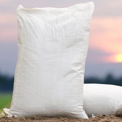 সাদা বোনা Polypropylene বালি ব্যাগ পুনর্ব্যবহারযোগ্য খালি নুড়ি ব্যাগ 50KG